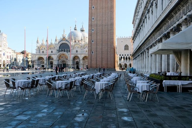 Tăng gần 1.800 ca nhiễm mới một ngày, Italia vắng lặng mùa dịch Covid-19 - 1 Tăng gần 1.800 ca nhiễm mới một ngày, Italia vắng lặng mùa dịch Covid-19 - 1