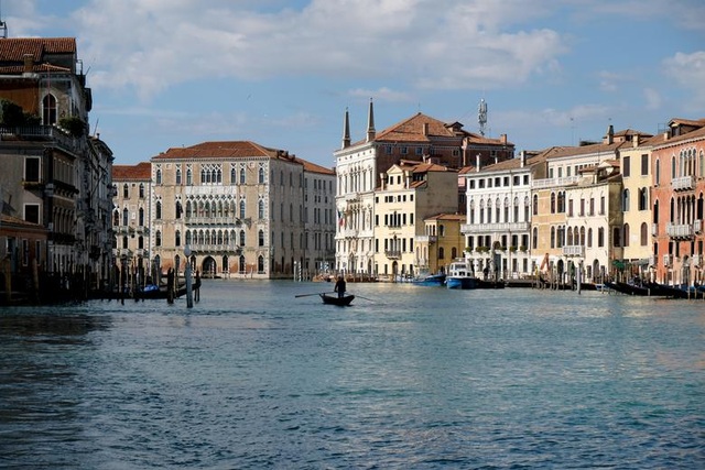 Tăng gần 1.800 ca nhiễm mới một ngày, Italia vắng lặng mùa dịch Covid-19 - 9 Tăng gần 1.800 ca nhiễm mới một ngày, Italia vắng lặng mùa dịch Covid-19 - 9