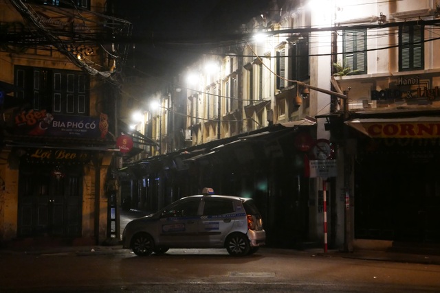 Hà Nội, như bao thành phố khác, đã phải đóng cửa quán xá để chống lại đại dịch Covid-