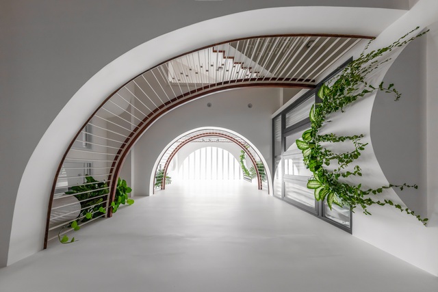 Nhà phố 4 tầng ở Sài Gòn gây ngỡ ngàng bởi thiết kế giếng trời hình xoắn ốc - 13 Nhà phố 4 tầng ở Sài Gòn gây ngỡ ngàng bởi thiết kế giếng trời hình xoắn ốc - 13