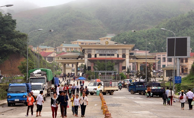 Chợ biên giới lớn nhất xứ Nghệ tạm dừng hoạt động - 1