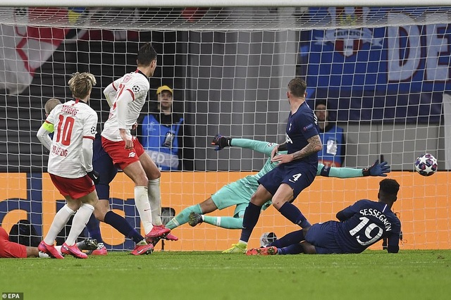Những khoảnh khắc Tottenham chia tay Champions League đầy cay đắng - 12 Những khoảnh khắc Tottenham chia tay Champions League đầy cay đắng - 12
