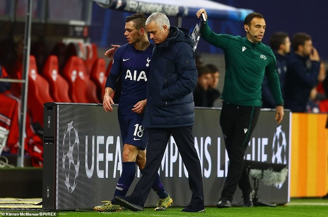 Những khoảnh khắc Tottenham chia tay Champions League đầy cay đắng - 14 Những khoảnh khắc Tottenham chia tay Champions League đầy cay đắng - 14