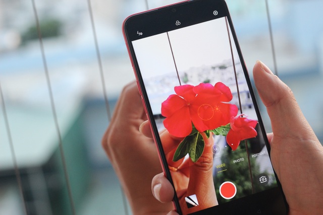 Realme C3: Pin lớn, hiệu năng tốt trong tầm giá 3 triệu - 5 Realme C3: Pin lớn, hiệu năng tốt trong tầm giá 3 triệu - 5
