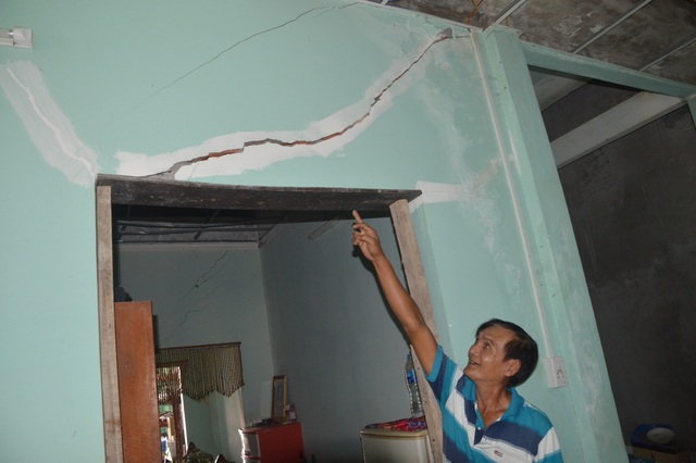 “Đại gia” miền biển xây công trình đồ sộ làm hư hỏng nhà dân - 5 “Đại gia” miền biển xây công trình đồ sộ làm hư hỏng nhà dân - 5
