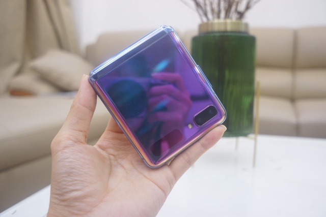 Đánh giá smartphone màn hình gập Galaxy Z Flip - Độc và đắt - 1 Đánh giá smartphone màn hình gập Galaxy Z Flip - Độc và đắt - 1
