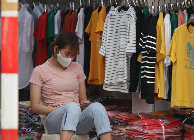Người Hà Nội ngại dịch corona, phố yên tĩnh, mua sắm vắng - 6 Người Hà Nội ngại dịch corona, phố yên tĩnh, mua sắm vắng - 6