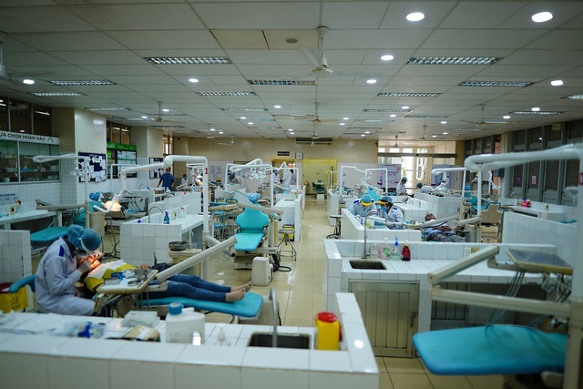 Trường cho SV đi học trở lại sau khi ca F1, F2 đều âm tính với Covid-19 - 1 Trường cho SV đi học trở lại sau khi ca F1, F2 đều âm tính với Covid-19 - 1
