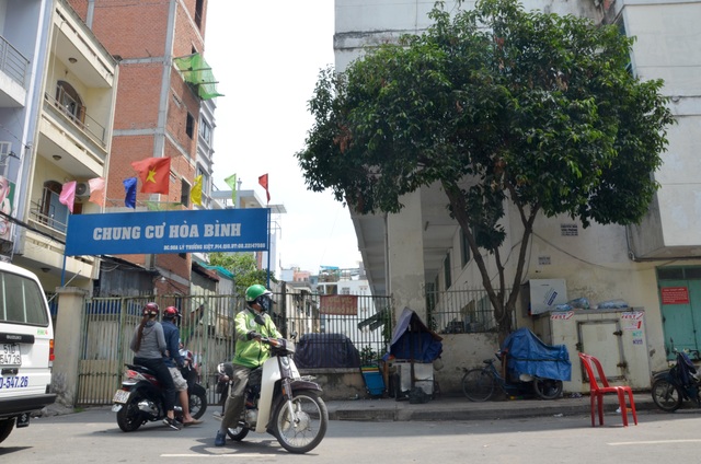 Phong tỏa chung cư nơi phát hiện ca Covid số 48 - 2 Phong tỏa chung cư nơi phát hiện ca Covid số 48 - 2