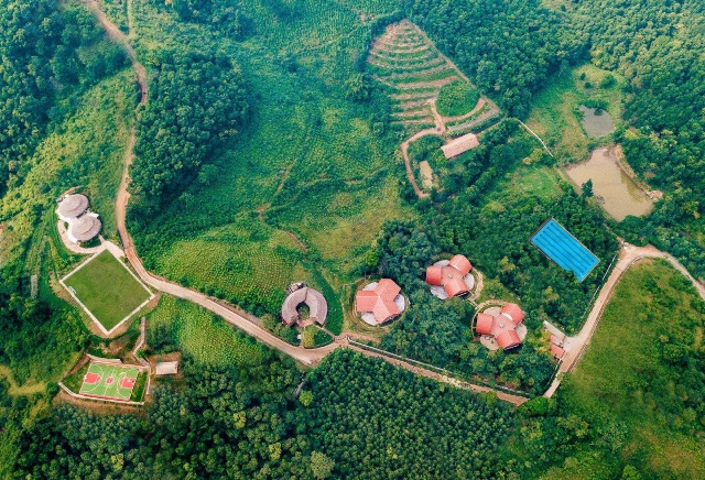 Bất ngờ ngôi trường trên đỉnh đồi đẹp như cổ tích ngay gần Hà Nội - 2