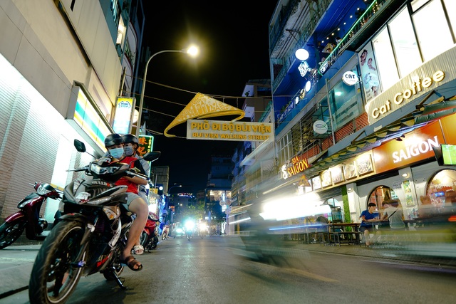 Phố Bùi Viện chưa từng có một đêm “sống chậm” như thế - 1 Phố Bùi Viện chưa từng có một đêm “sống chậm” như thế - 1