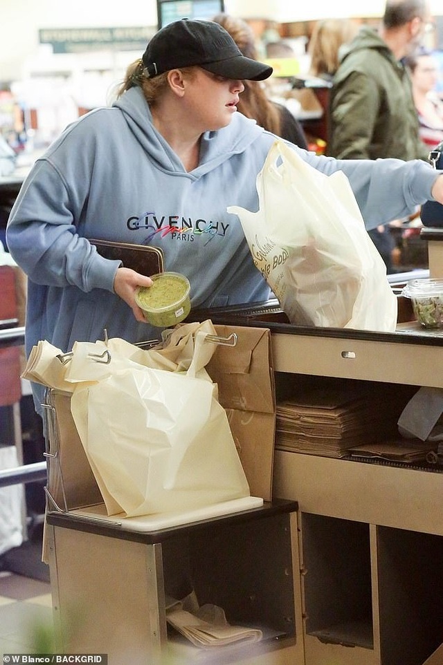 Sao Hollywood tích cực đi siêu thị giữa đại dịch - 6