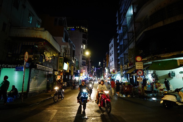 Phố Bùi Viện chưa từng có một đêm “sống chậm” như thế - 8 Phố Bùi Viện chưa từng có một đêm “sống chậm” như thế - 8