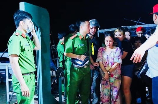 Bình Dương triệt phá sới bạc trên 1 tỷ đồng - 2 Bình Dương triệt phá sới bạc trên 1 tỷ đồng - 2