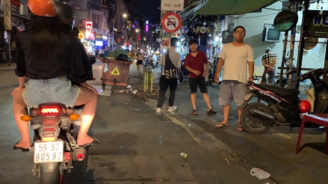 “Phố Tây” vắng vẻ sau lệnh cấm vũ trường, quán bar… - 5 “Phố Tây” vắng vẻ sau lệnh cấm vũ trường, quán bar… - 5