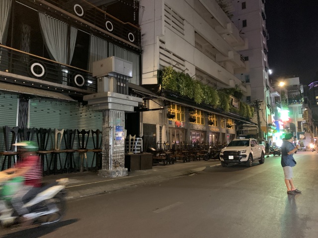 “Phố Tây” vắng vẻ sau lệnh cấm vũ trường, quán bar… - 10 “Phố Tây” vắng vẻ sau lệnh cấm vũ trường, quán bar… - 10