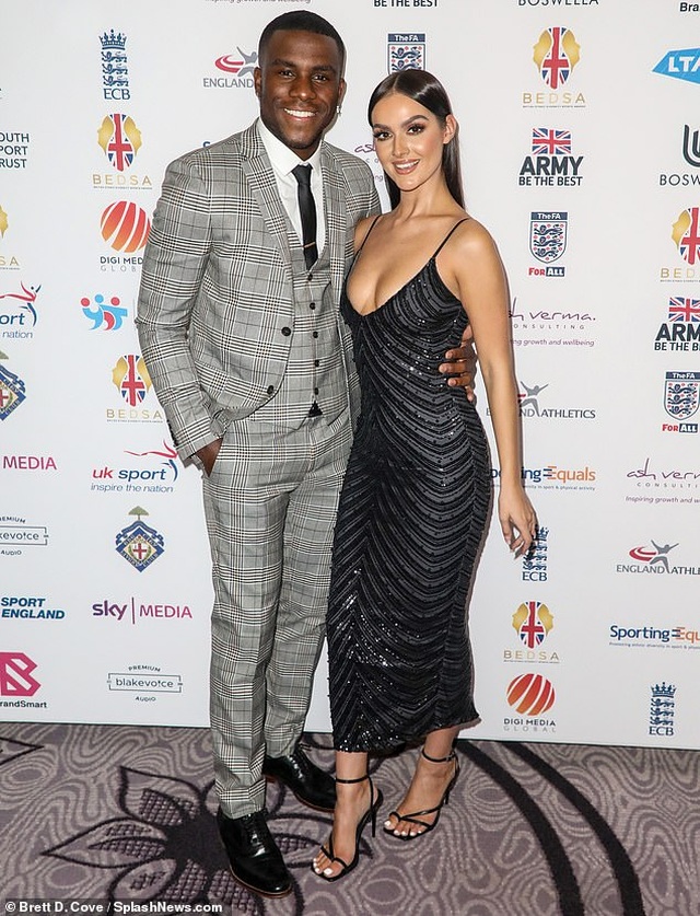 Siannise Fudge đẹp nuột nà trên thảm đỏ - 2