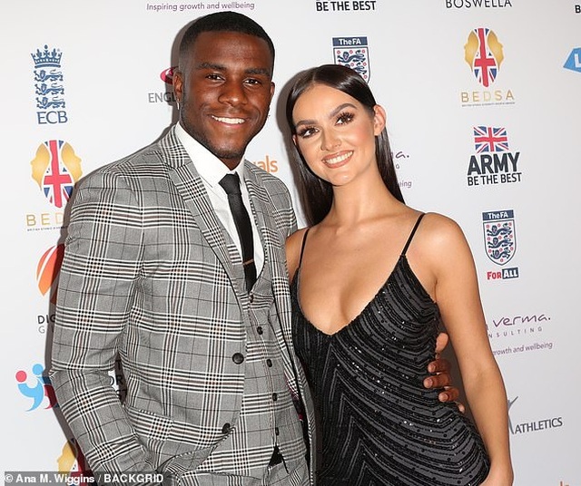 Siannise Fudge đẹp nuột nà trên thảm đỏ - 3