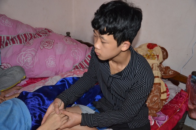 Xót xa cảnh người cha liệt tứ chi, 2 đứa con nguy cơ bỏ học giữa chừng - 5