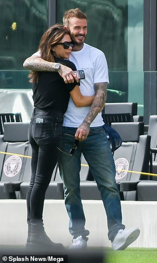 Ngưỡng mộ hình ảnh hạnh phúc của gia đình David Beckham - 1