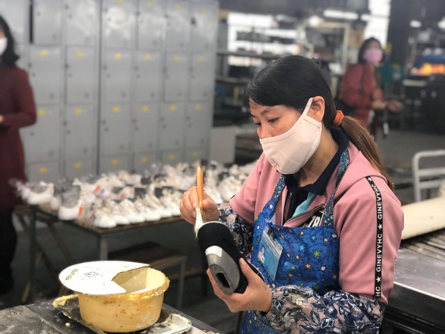 Vượt bão COVID-19: Vẫn trả lương cho công nhân dù tổ máy ngừng sản xuất - 1 Vượt bão COVID-19: Vẫn trả lương cho công nhân dù tổ máy ngừng sản xuất - 1