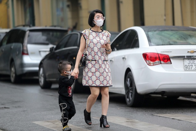 Ngày đầu phải đeo khẩu trang nơi công cộng: Người chấp hành, người thờ ơ - 3 Ngày đầu phải đeo khẩu trang nơi công cộng: Người chấp hành, người thờ ơ - 3