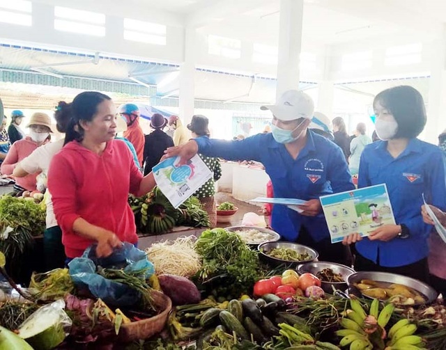 Hàng ngàn khẩu trang tự may được Đoàn, thể phát cho dân phòng dịch Covid-19 - 7 Hàng ngàn khẩu trang tự may được Đoàn, thể phát cho dân phòng dịch Covid-19 - 7