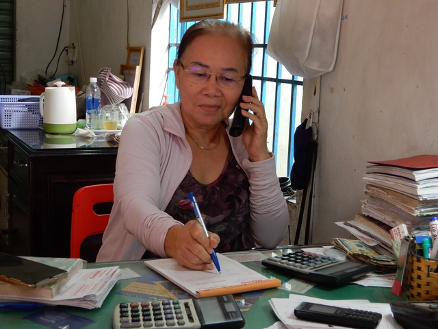 Bà chủ cửa hàng gạo khuyên khách không mua gạo tích trữ - 2 Bà chủ cửa hàng gạo khuyên khách không mua gạo tích trữ - 2