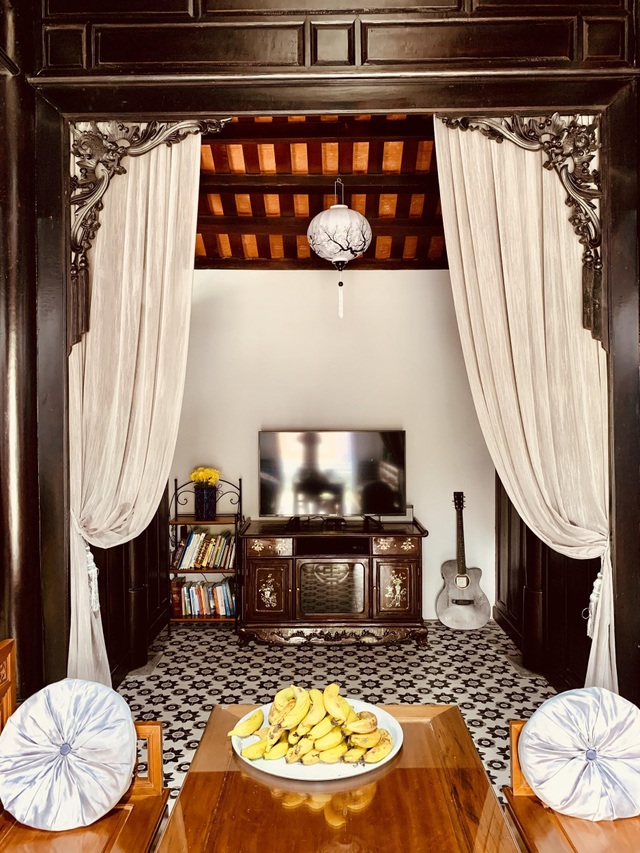 Bất ngờ với căn nhà cổ trăm tuổi đẹp hiếm có của cặp vợ chồng người Huế - 6 Bất ngờ với căn nhà cổ trăm tuổi đẹp hiếm có của cặp vợ chồng người Huế - 6
