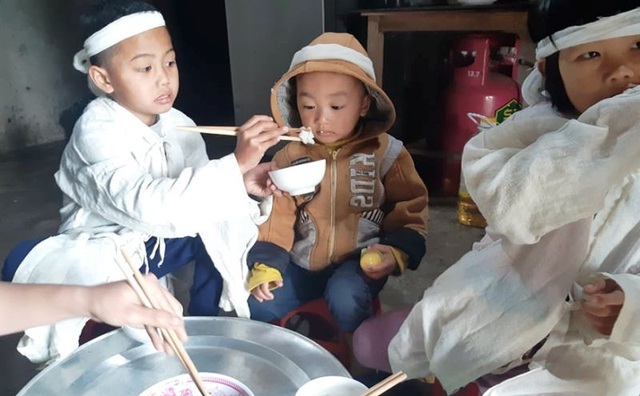 Bạn đọc giúp đỡ 3 đứa trẻ mồ côi bố hơn 95 triệu đồng - 1 Bạn đọc giúp đỡ 3 đứa trẻ mồ côi bố hơn 95 triệu đồng - 1
