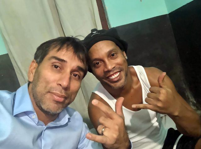 Chưa thoát nạn, Ronaldinho bất ngờ vướng vào nghi án rửa tiền - 2 Chưa thoát nạn, Ronaldinho bất ngờ vướng vào nghi án rửa tiền - 2