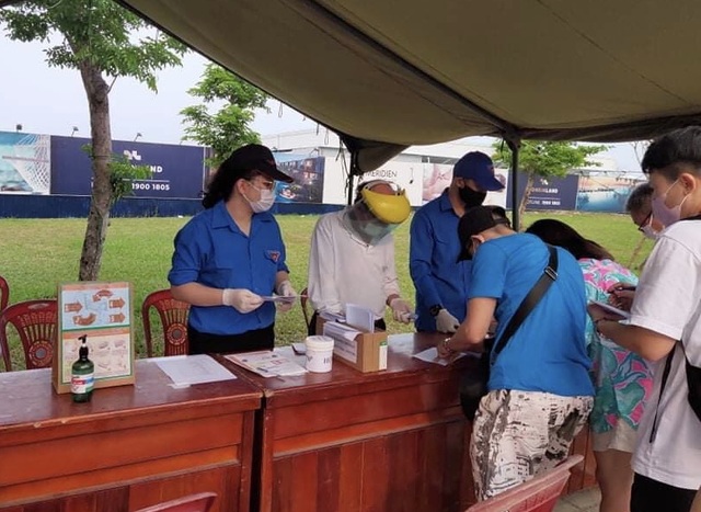 Đà Nẵng: Hàng trăm sinh viên tình nguyện phòng, chống dịch Covid-19 - 1 Đà Nẵng: Hàng trăm sinh viên tình nguyện phòng, chống dịch Covid-19 - 1