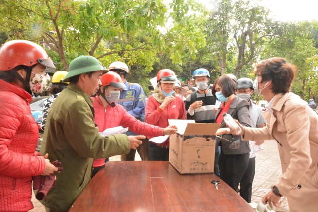ĐH Buôn Ma Thuột sản xuất hàng ngàn lít nước sát khuẩn tặng cộng đồng - 3 ĐH Buôn Ma Thuột sản xuất hàng ngàn lít nước sát khuẩn tặng cộng đồng - 3
