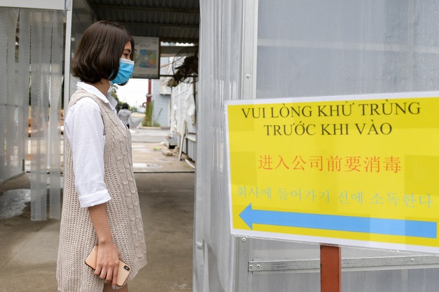 Lập buồng khử khuẩn, dựng vách ngăn bàn ăn chống dịch Covid-19 lây lan - 11 Lập buồng khử khuẩn, dựng vách ngăn bàn ăn chống dịch Covid-19 lây lan - 11