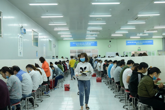Lập buồng khử khuẩn, dựng vách ngăn bàn ăn chống dịch Covid-19 lây lan - 14 Lập buồng khử khuẩn, dựng vách ngăn bàn ăn chống dịch Covid-19 lây lan - 14