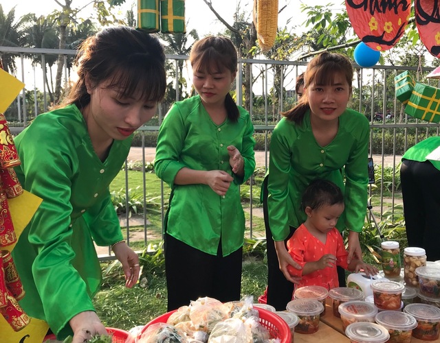 TPHCM: Hỗ trợ tiền, quà cho giáo viên gặp khó khăn do dịch bệnh Covid-19 - 1 TPHCM: Hỗ trợ tiền, quà cho giáo viên gặp khó khăn do dịch bệnh Covid-19 - 1