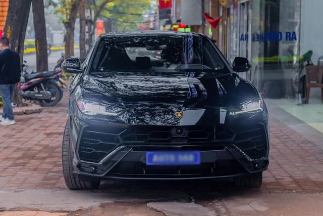 Đại gia Hà Nội chi 22 tỷ tậu Lamborghini Urus màu đen độc nhất  Việt Nam - 1