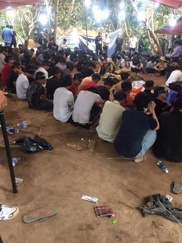 Kiểm điểm nhiều công an vì để trường gà khủng lộng hành thời gian dài - 2 Kiểm điểm nhiều công an vì để trường gà khủng lộng hành thời gian dài - 2