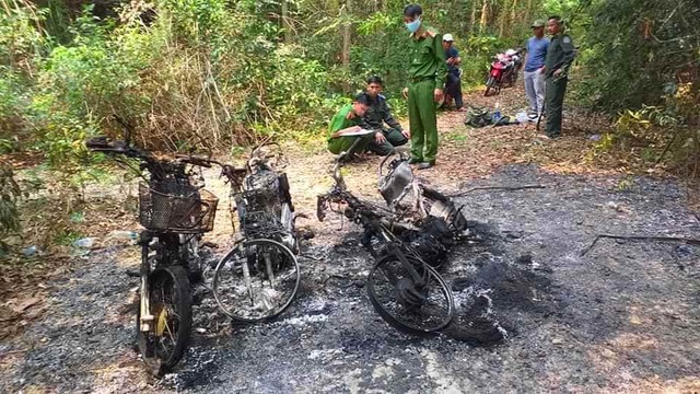 3 xe máy của cán bộ bảo vệ rừng bị thiêu rụi - 2 3 xe máy của cán bộ bảo vệ rừng bị thiêu rụi - 2