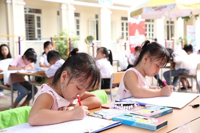 Trẻ em thi vẽ tranh truyên truyền nâng cao sức khỏe, chống dịch Covid-19 - 1 Trẻ em thi vẽ tranh truyên truyền nâng cao sức khỏe, chống dịch Covid-19 - 1