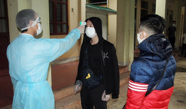 TPHCM: Kiểm dịch và đưa đi cách ly ngay từ khi xuống sân bay Tân Sơn Nhất - 13