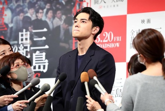 Sao hạng A Nhật Bản cúi đầu xin lỗi vì ngoại tình - 3