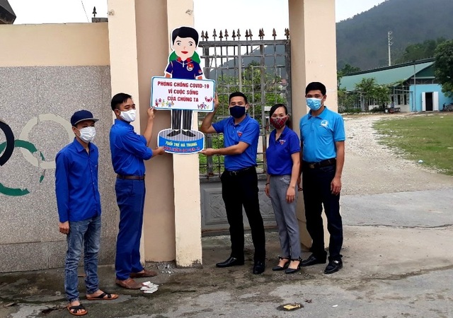Độc đáo hình nộm tuyên truyền phòng, chống dịch Covid-19 - 2 Độc đáo hình nộm tuyên truyền phòng, chống dịch Covid-19 - 2