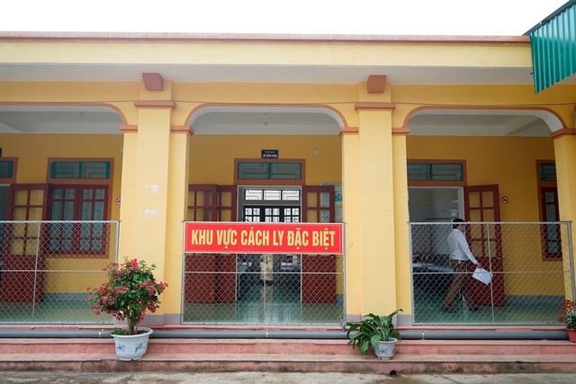 Hai vợ chồng tiếp xúc với nữ điều dưỡng nhiễm Covid-19 có kết quả âm tính - 1 Hai vợ chồng tiếp xúc với nữ điều dưỡng nhiễm Covid-19 có kết quả âm tính - 1