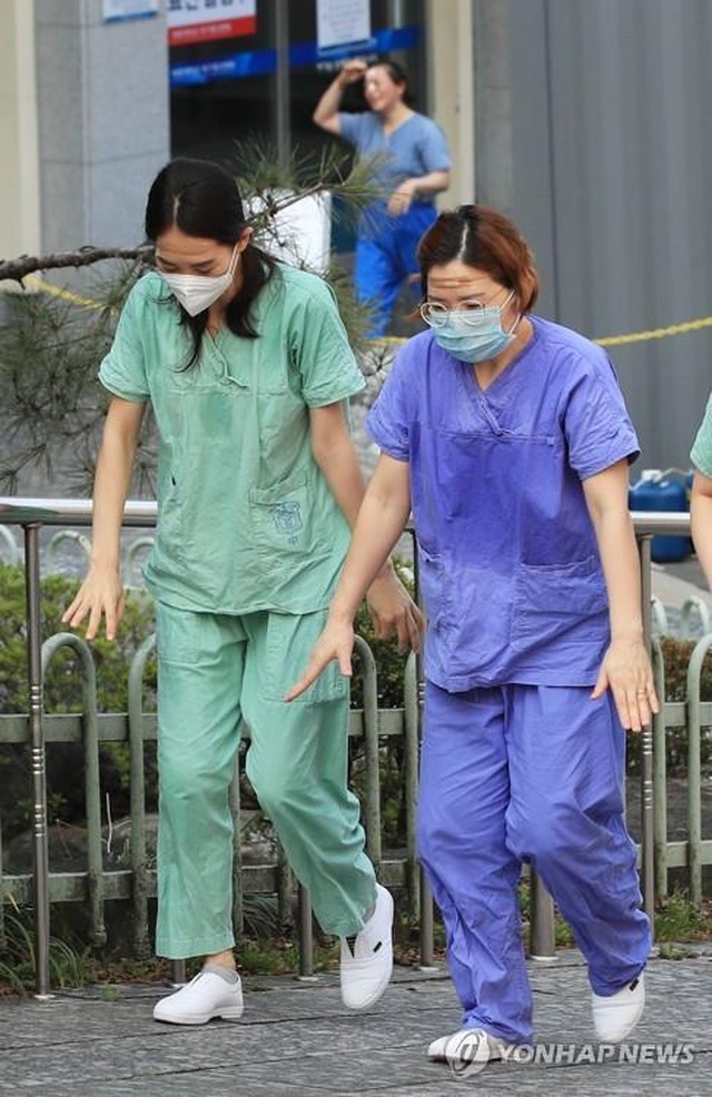 Hàn Quốc phát hiện thêm ổ dịch ở viện dưỡng lão, số ca nhiễm tăng trở lại - Ảnh minh hoạ 2