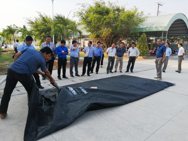 Những tuyến đường vỡ toác như động đất vì khô hạn - 8 Những tuyến đường vỡ toác như động đất vì khô hạn - 8