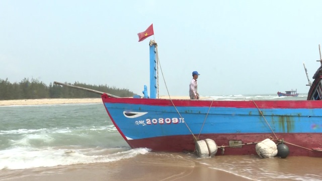 Quảng Ngãi: Tàu cá bị giăng lưới nơi cửa biển - 3 Quảng Ngãi: Tàu cá bị giăng lưới nơi cửa biển - 3