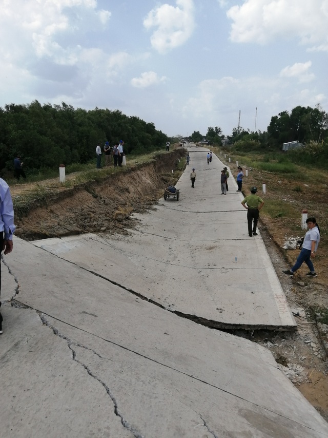 Hơn 1.100 điểm sụt lún do khô hạn - 2 Hơn 1.100 điểm sụt lún do khô hạn - 2