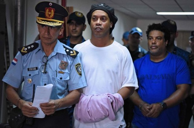 Đón sinh nhật tuổi 40 trong tù, Ronaldinho đang đối diện án tù 6 tháng