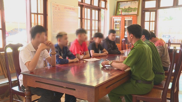 Nhóm thiếu niên hỗn chiến gây mù mắt người khác vì… tiếng nẹt pô - 1 Nhóm thiếu niên hỗn chiến gây mù mắt người khác vì… tiếng nẹt pô - 1